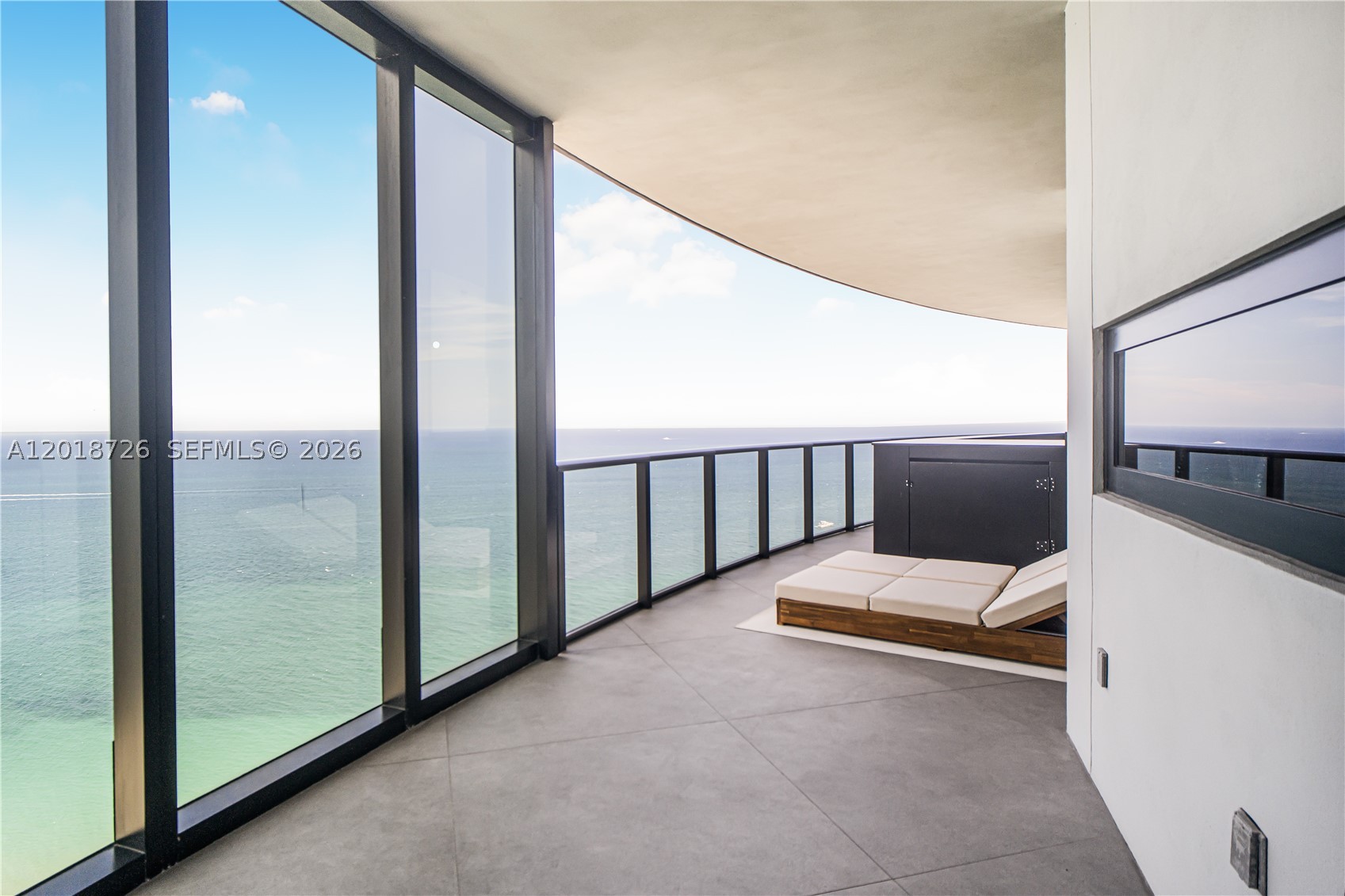 18555 COLLINS AVENUE COND - Residential
