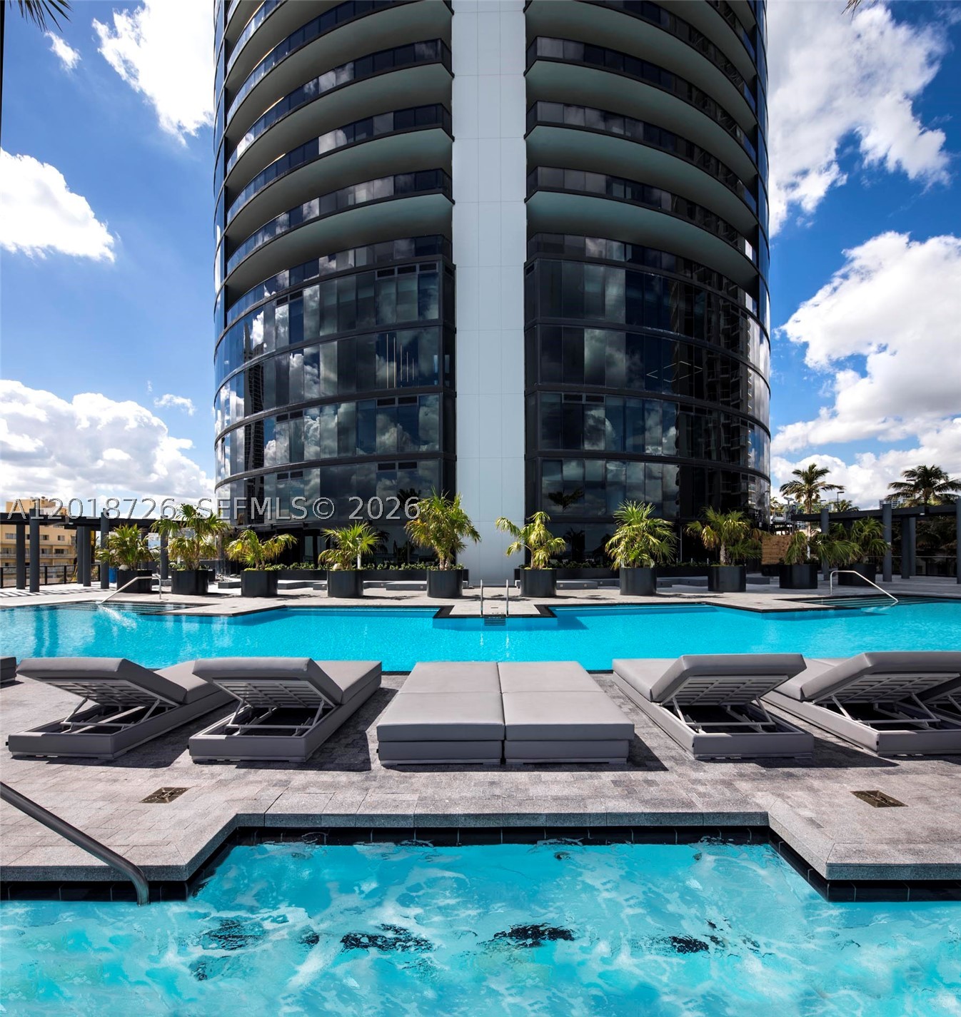 18555 COLLINS AVENUE COND - Residential