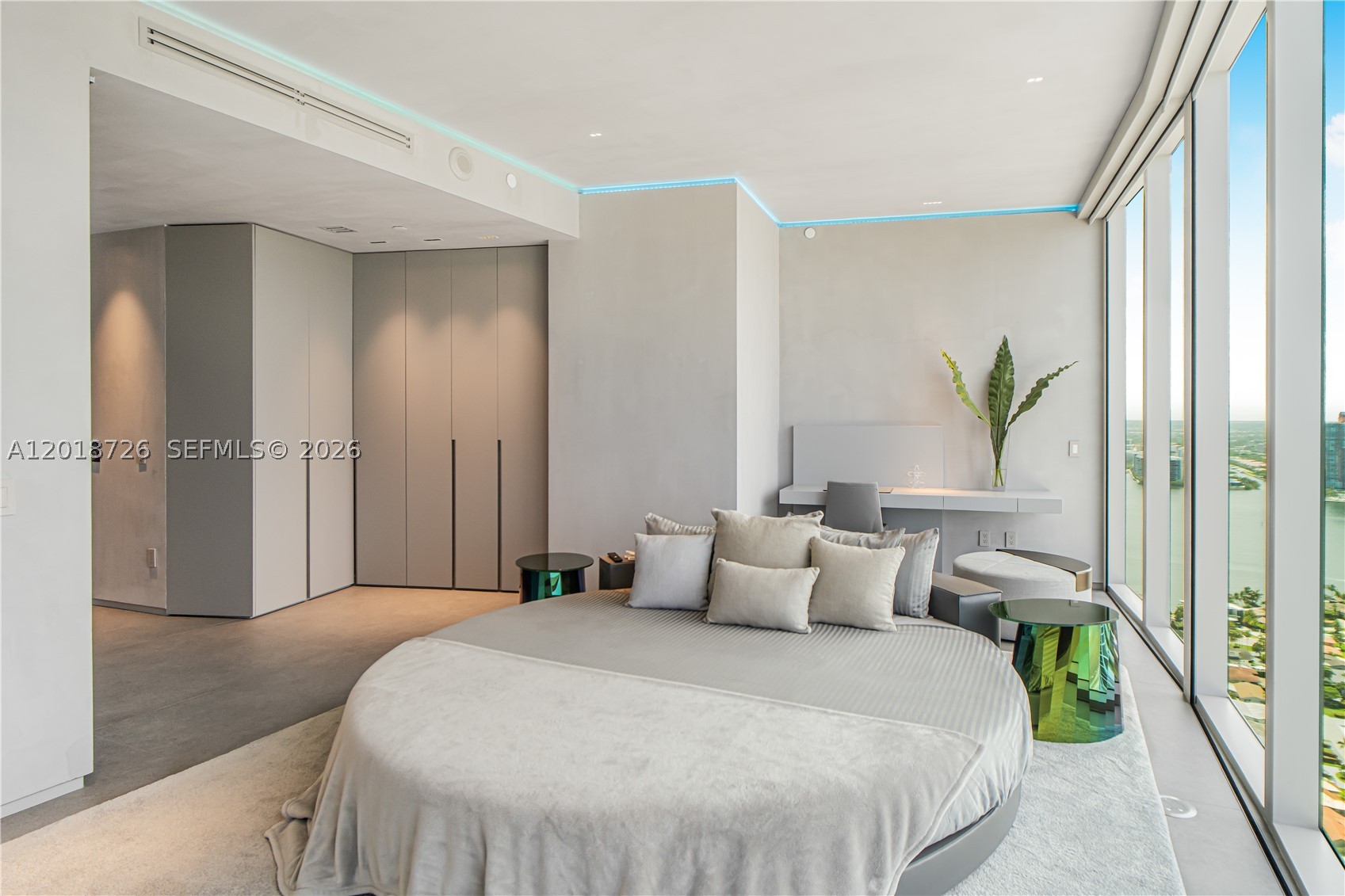 18555 COLLINS AVENUE COND - Residential