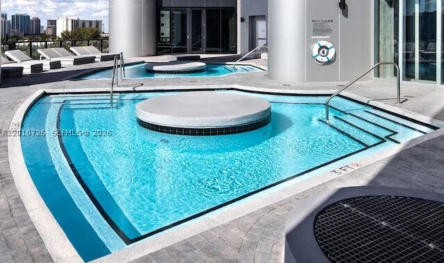 18555 COLLINS AVENUE COND - Residential