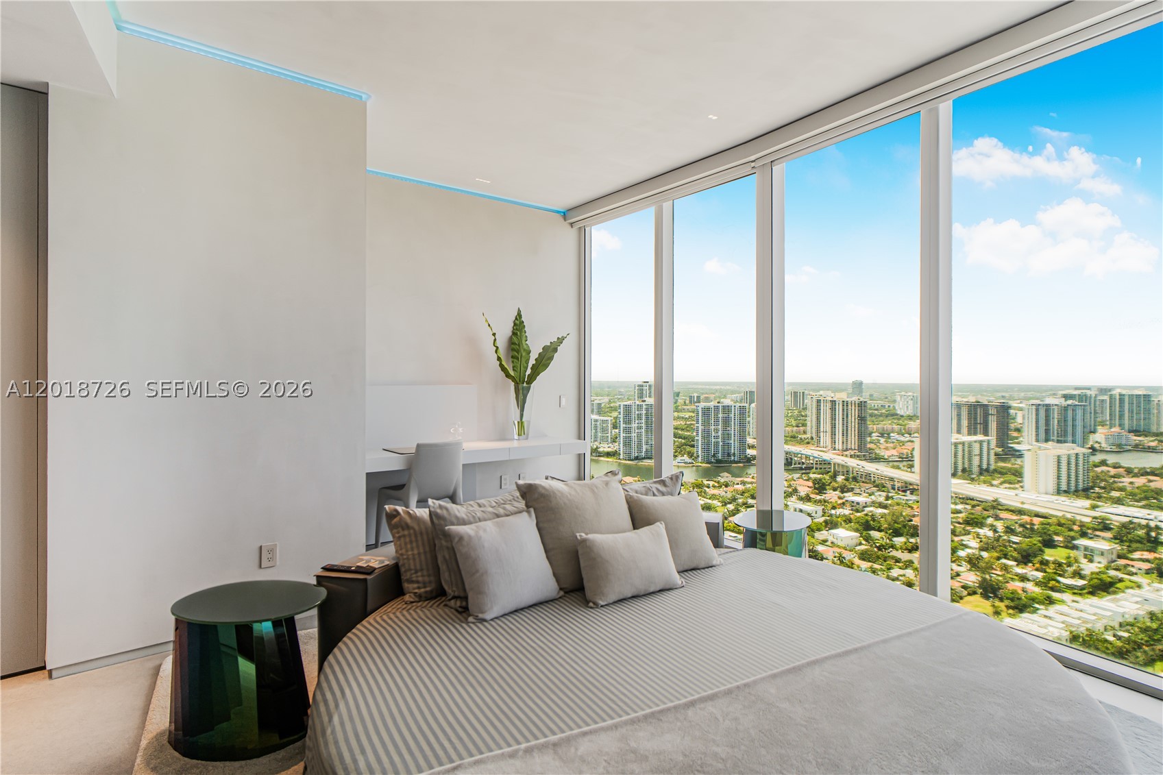 18555 COLLINS AVENUE COND - Residential