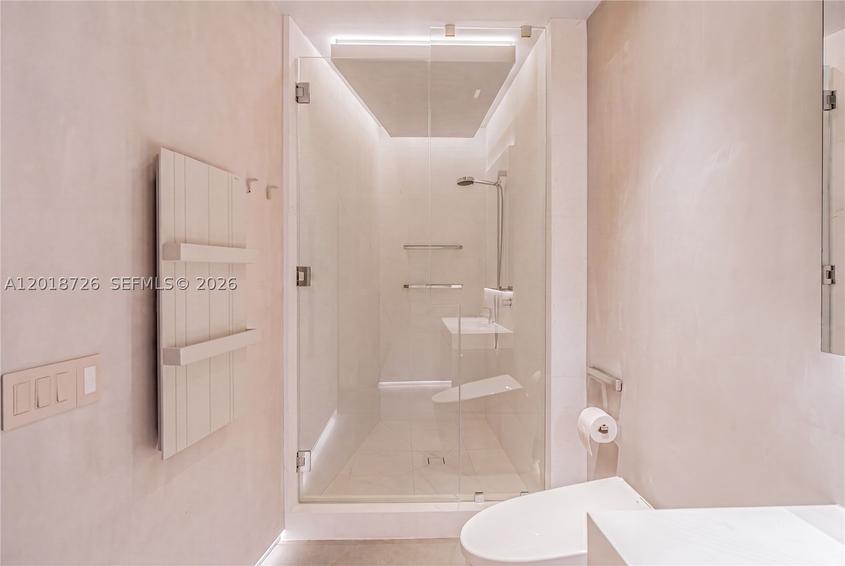 18555 COLLINS AVENUE COND - Residential