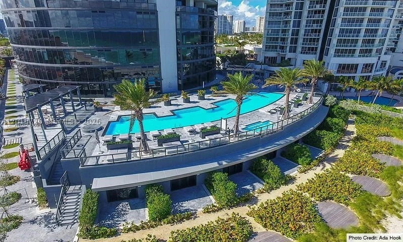 18555 COLLINS AVENUE COND - Residential