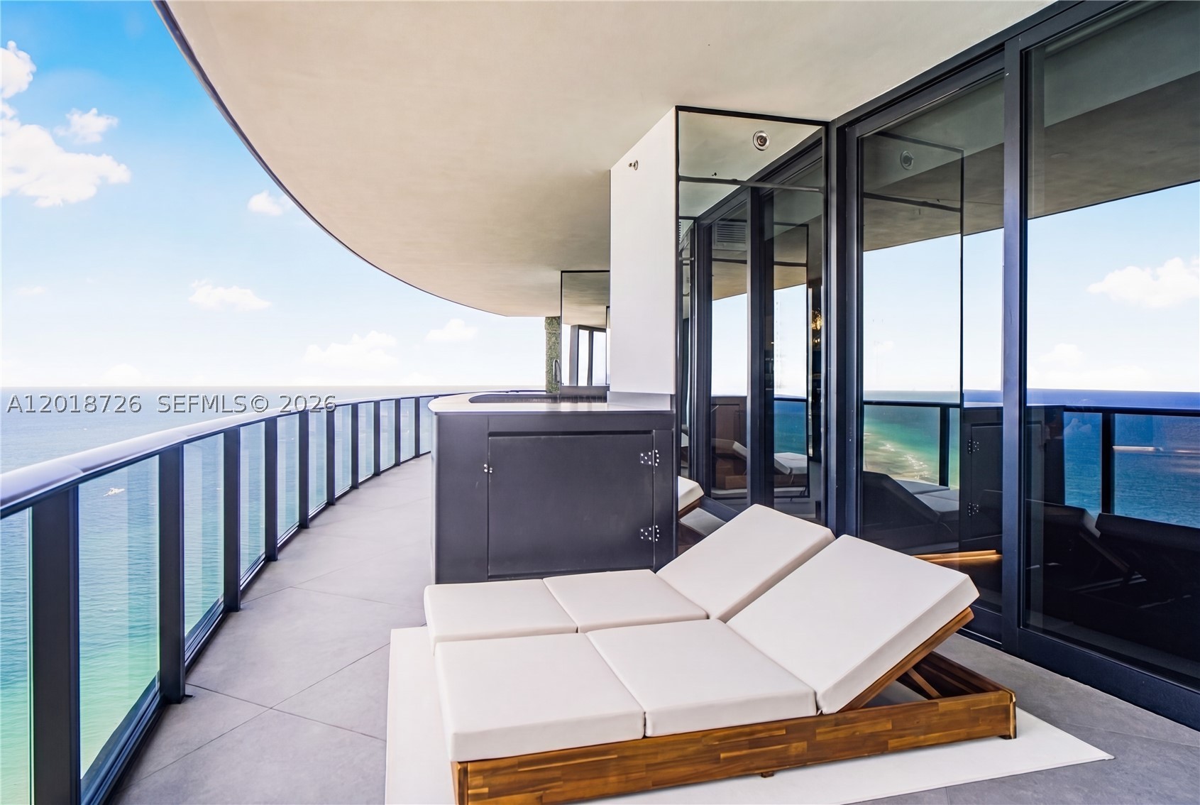 18555 COLLINS AVENUE COND - Residential
