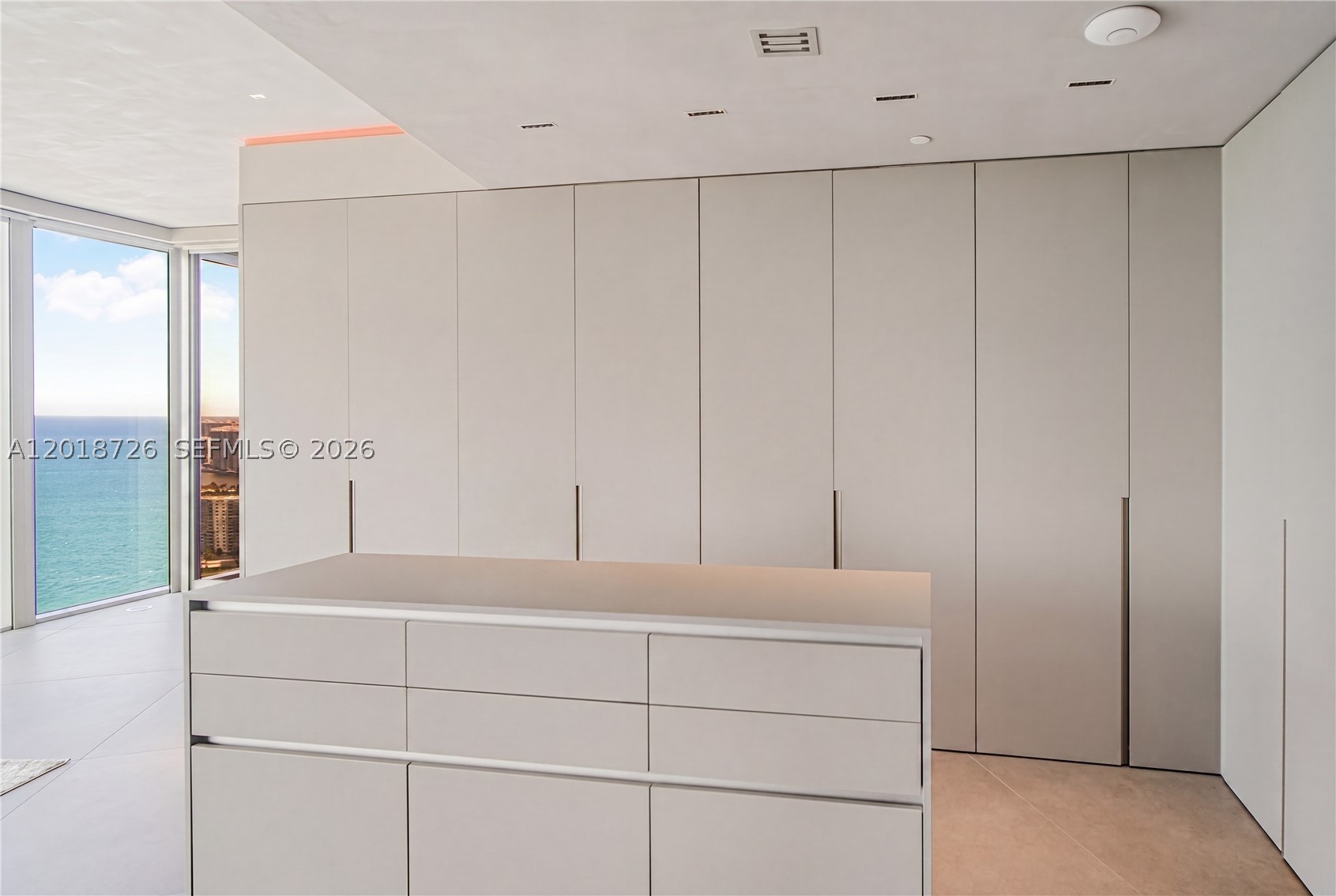 18555 COLLINS AVENUE COND - Residential