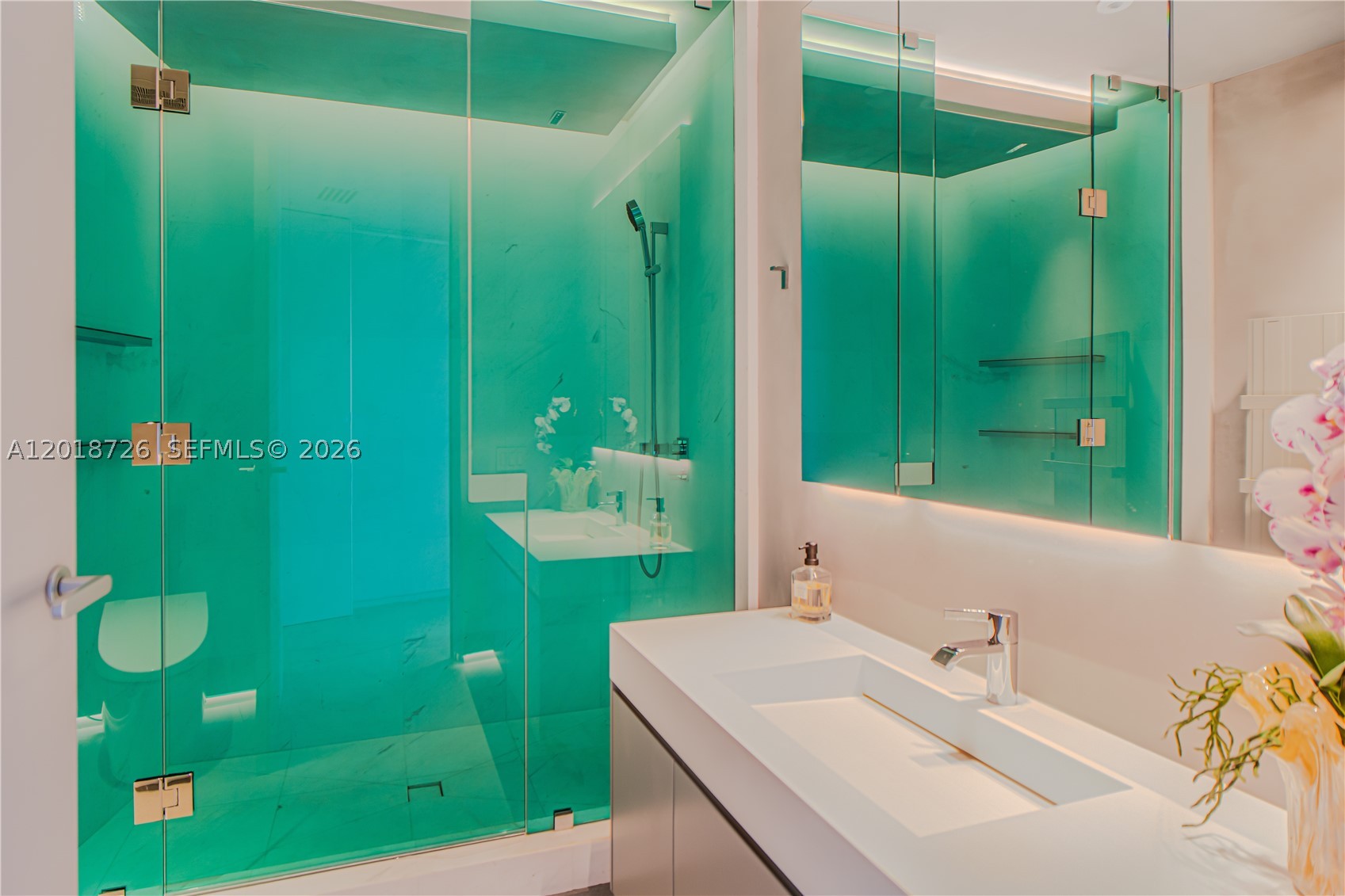 18555 COLLINS AVENUE COND - Residential