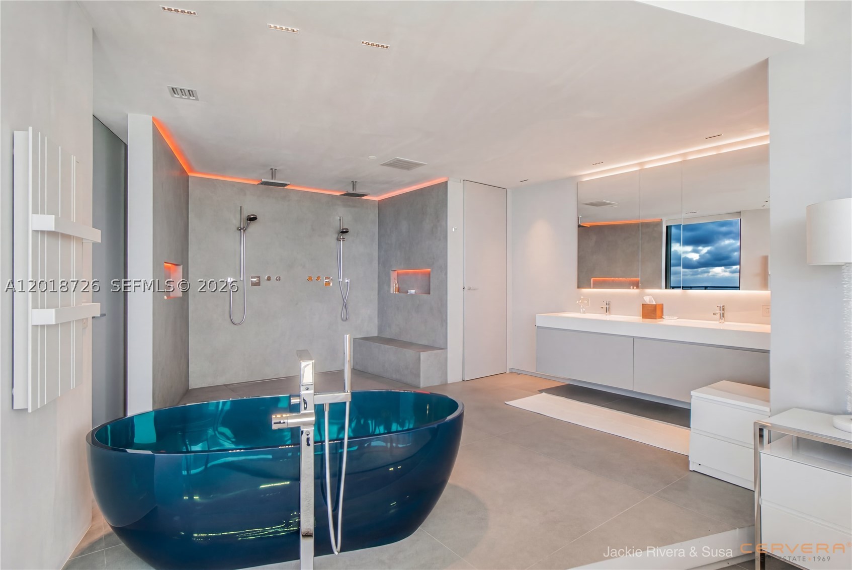 18555 COLLINS AVENUE COND - Residential
