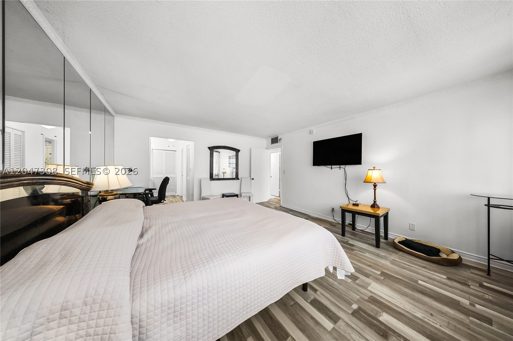 IMPERIAL TOWERS CONDO - Residential