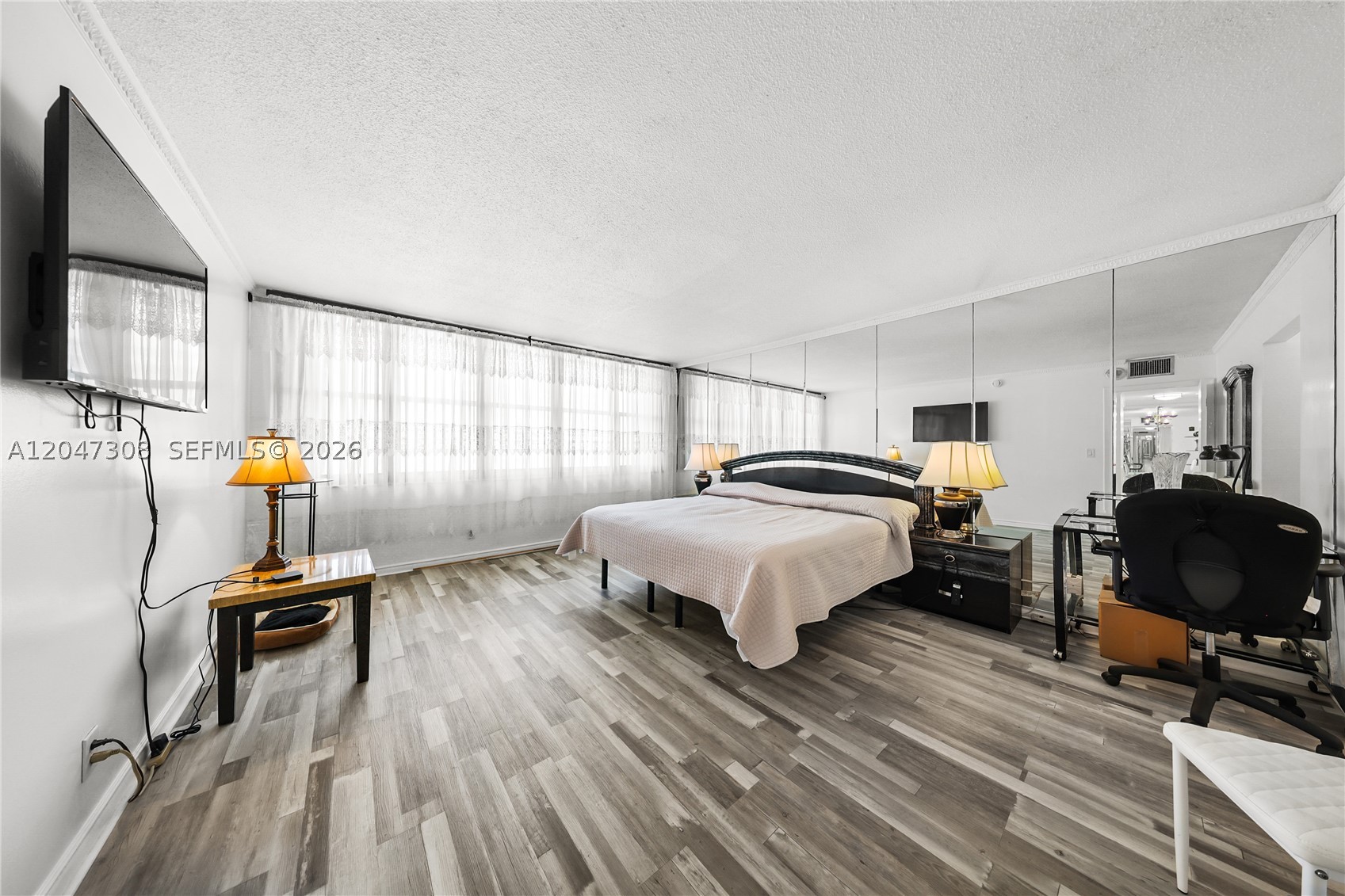 IMPERIAL TOWERS CONDO - Residential