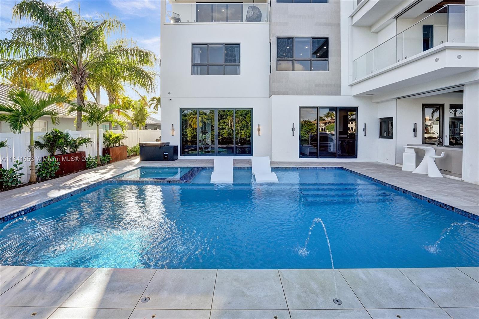LITTLE HARBOR ON THE HILL - Residential