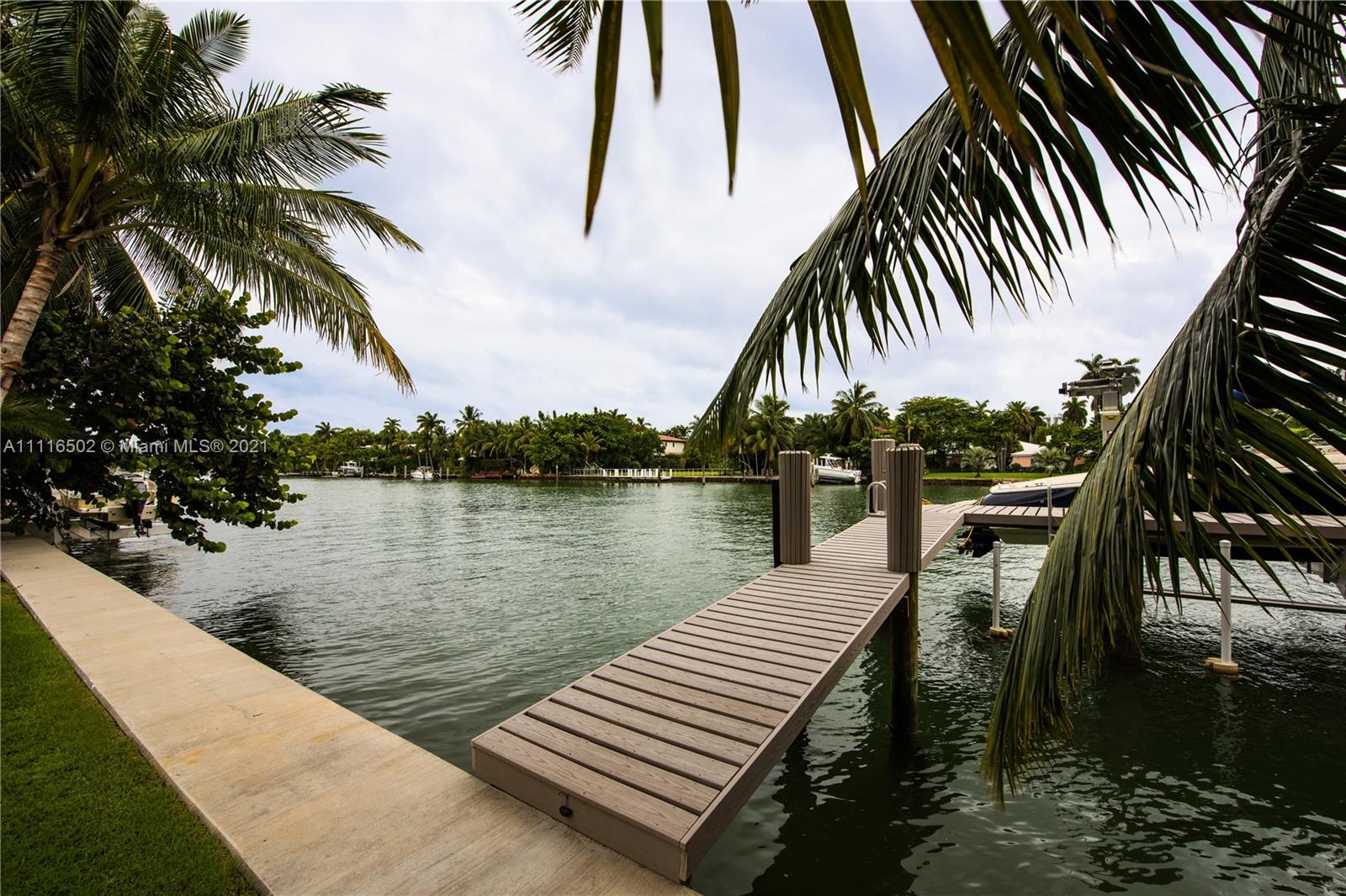 SUNSET ISLANDS-ISLAND NO - Residential