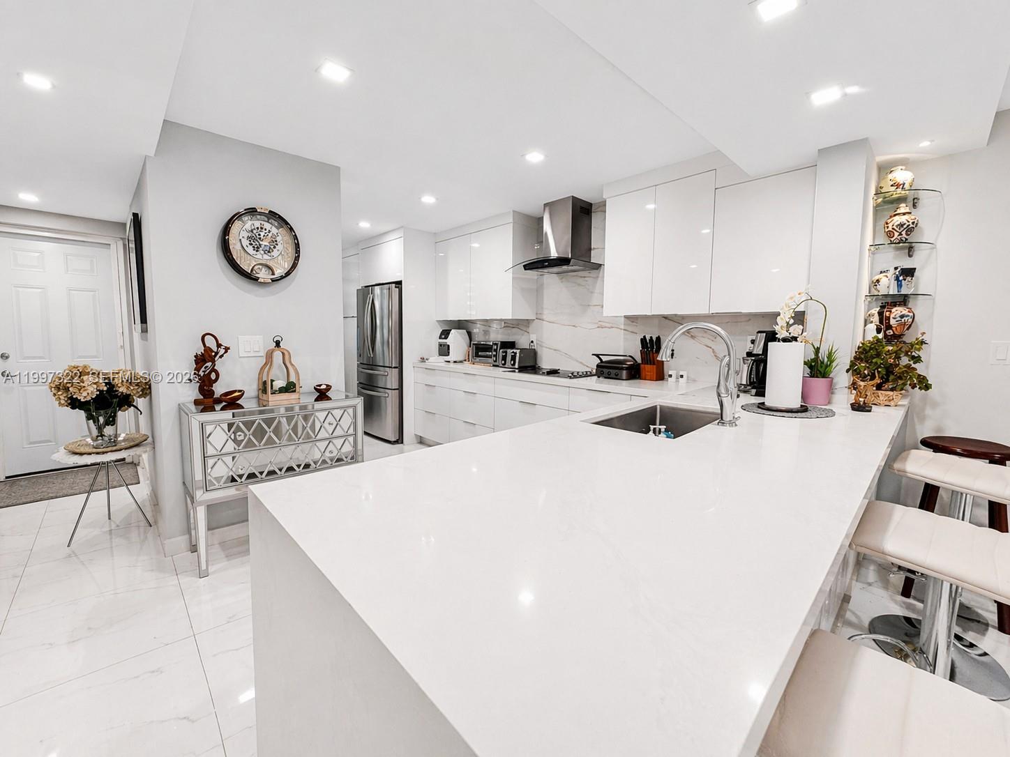 THE PALMS CONDO - Residential