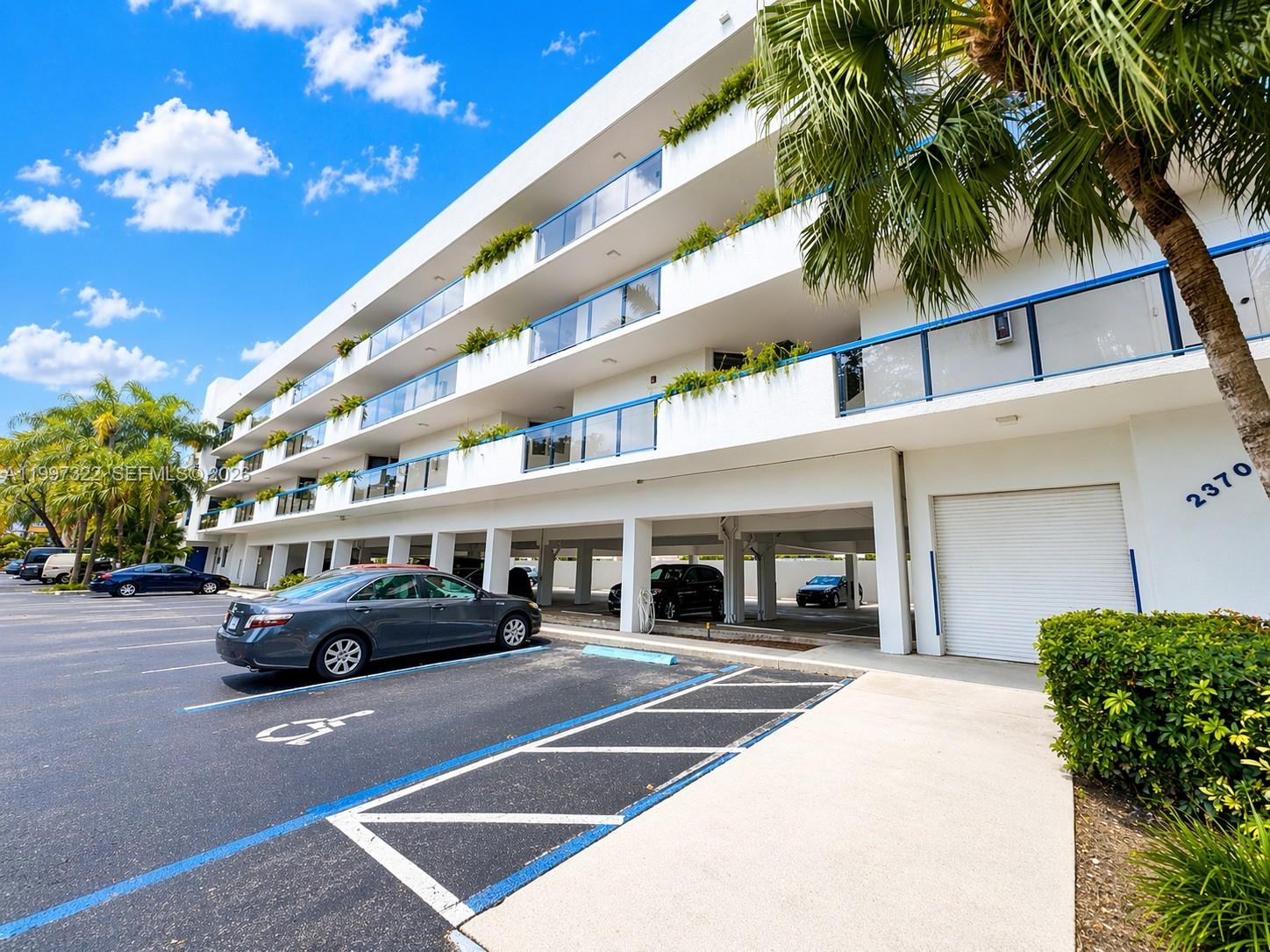 THE PALMS CONDO - Residential