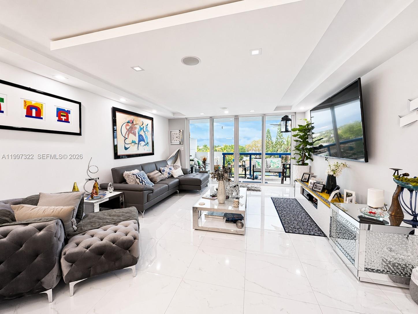 THE PALMS CONDO - Residential