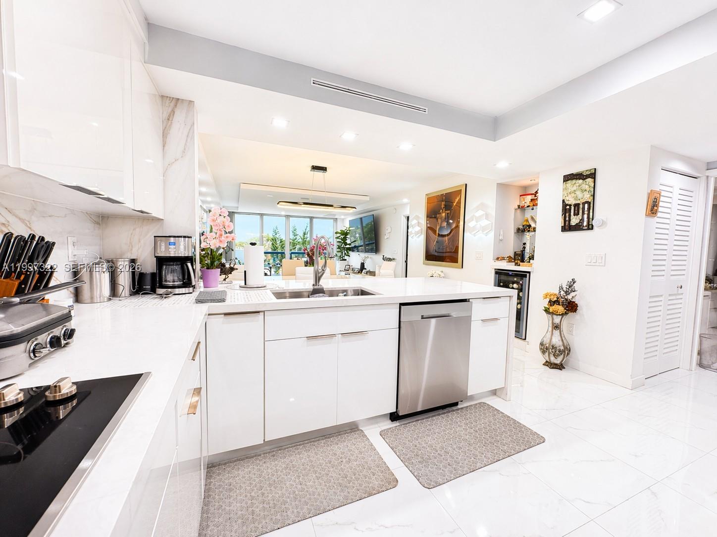 THE PALMS CONDO - Residential