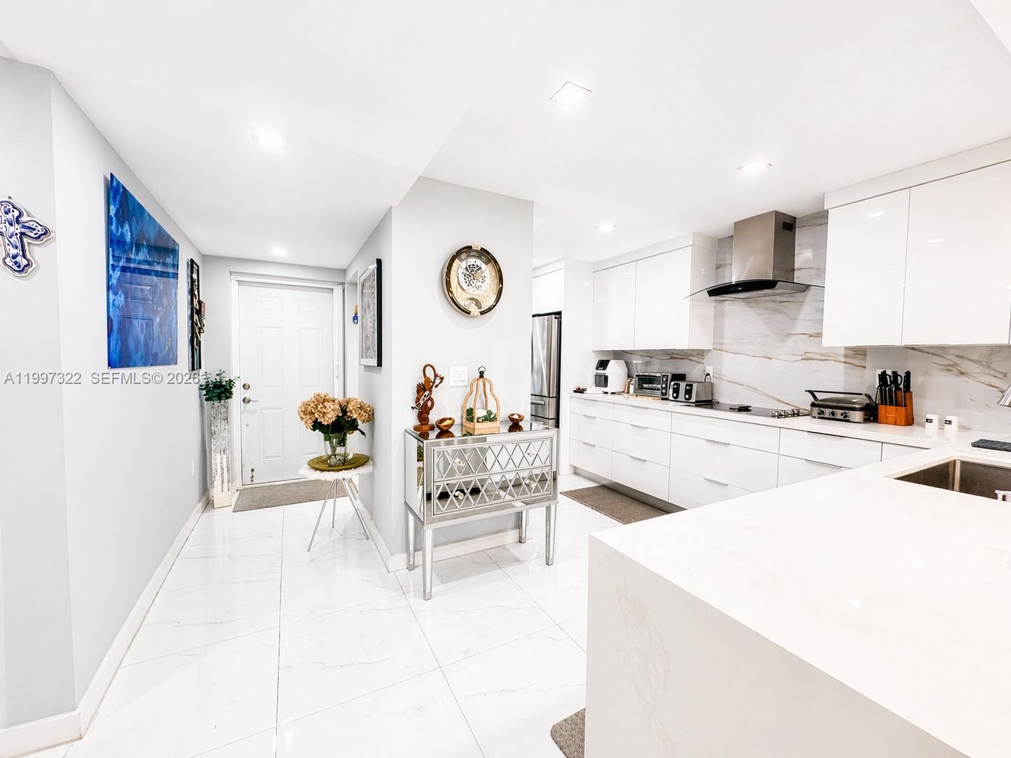 THE PALMS CONDO - Residential