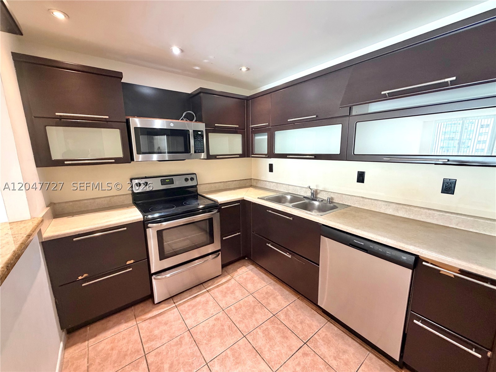 OCEANVIEW BUILDING B COND - Residential