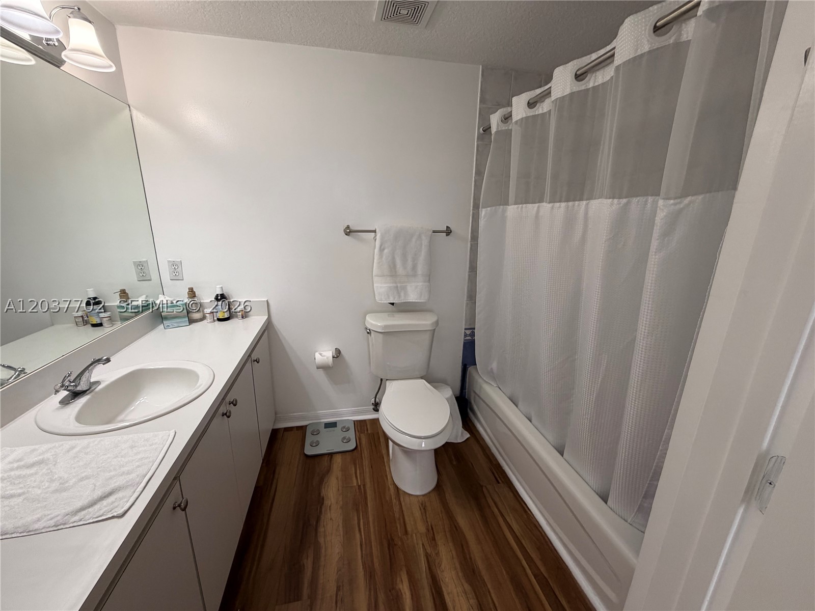 CORAL PLAZA OF MIAMI COND - Residential Lease