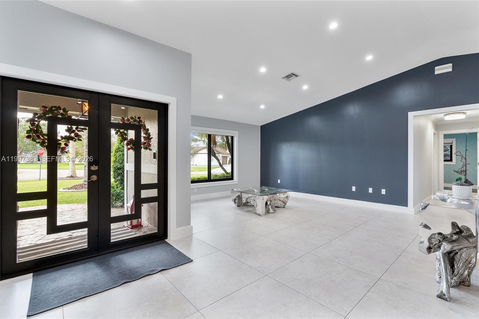 KINGS GROVE - Residential