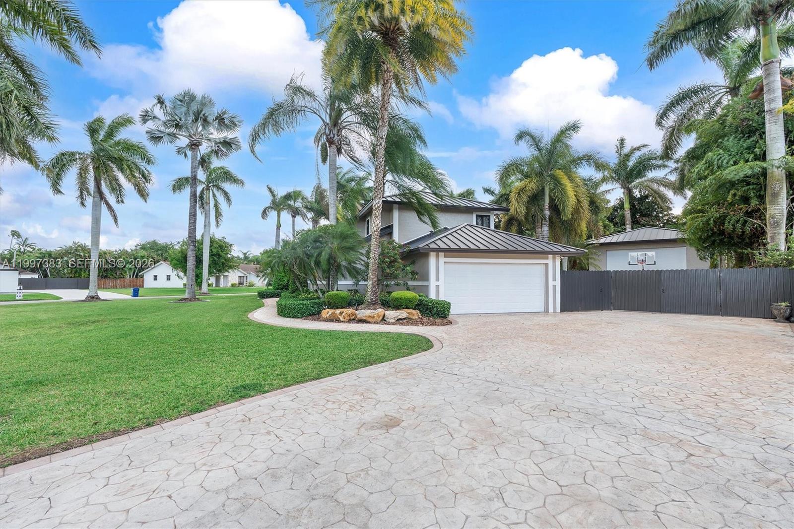 KINGS GROVE - Residential