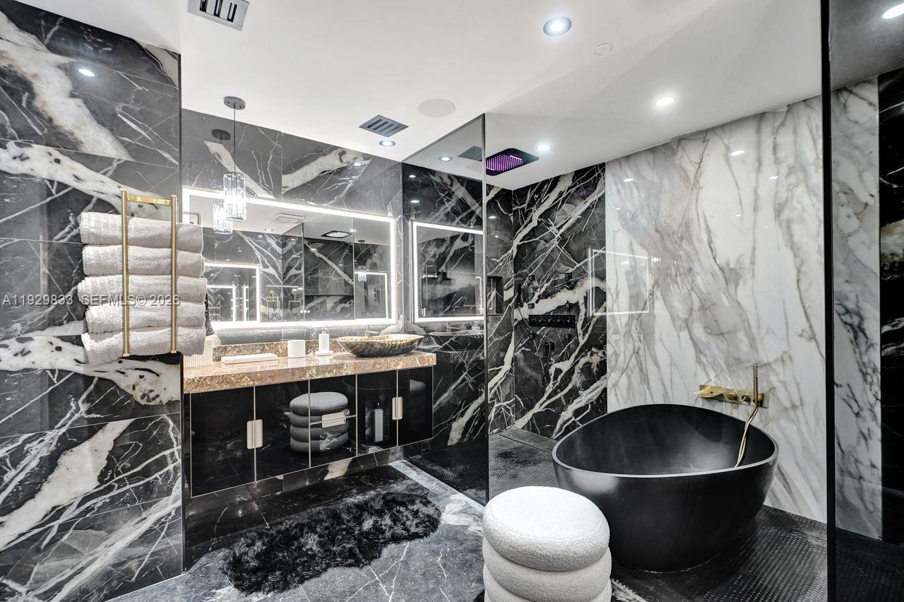ECHO CONDO - Residential