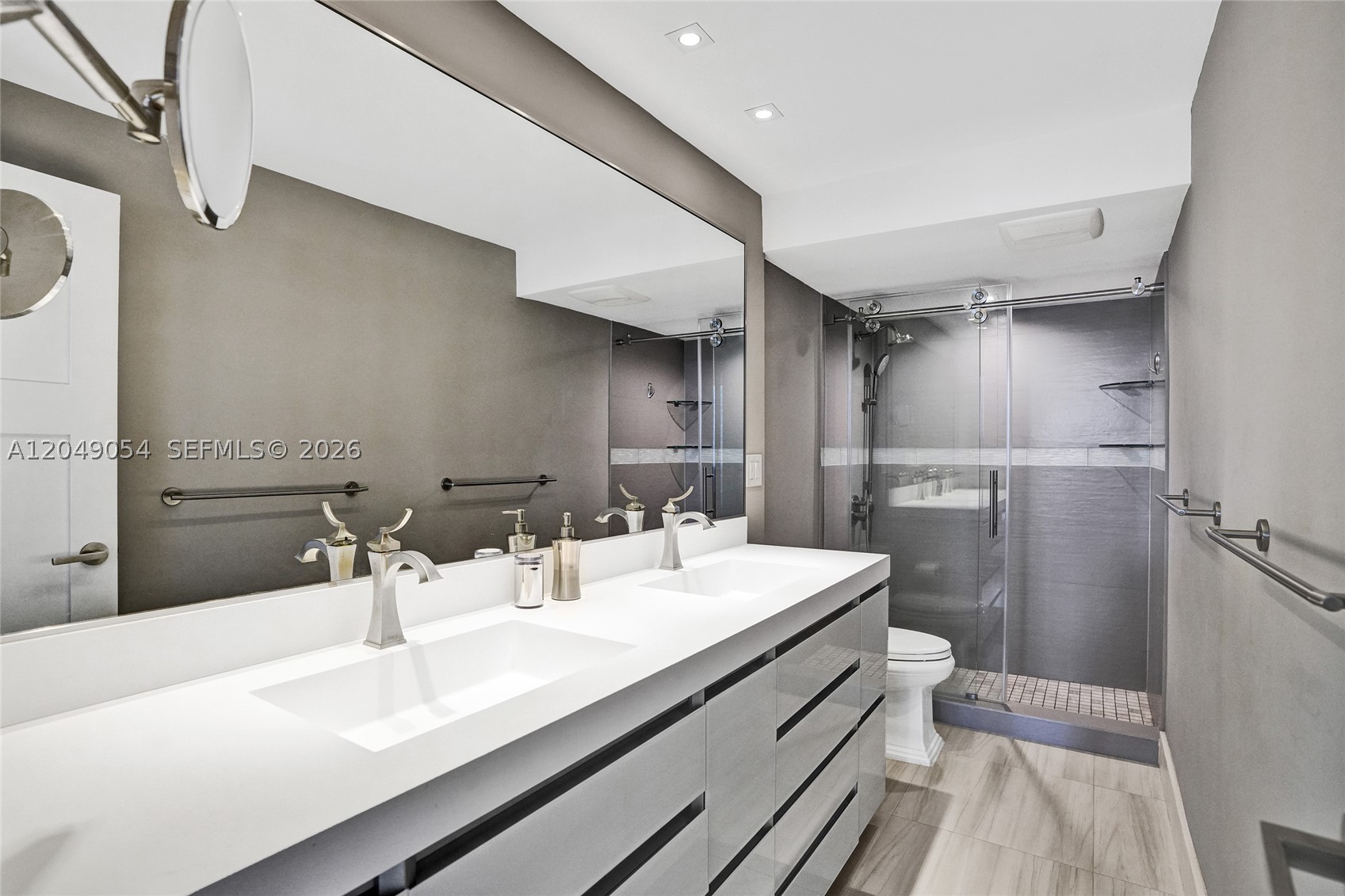 HARBOUR HOUSE - Residential