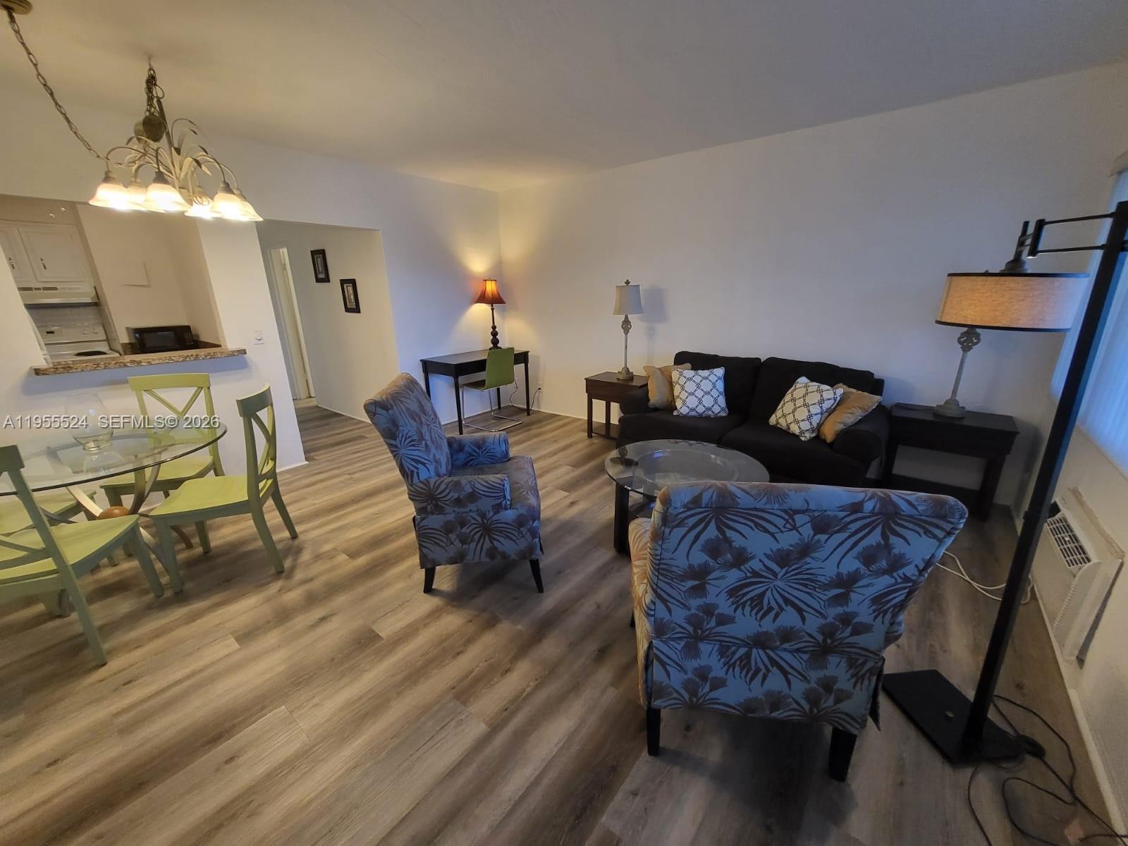 PASADENA GARDEN APARTMENT - Residential