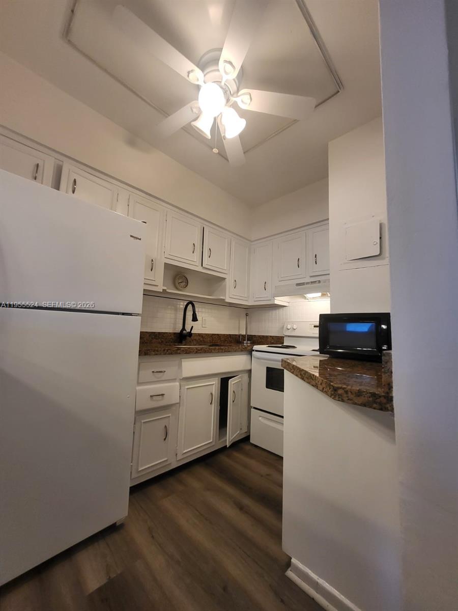 PASADENA GARDEN APARTMENT - Residential