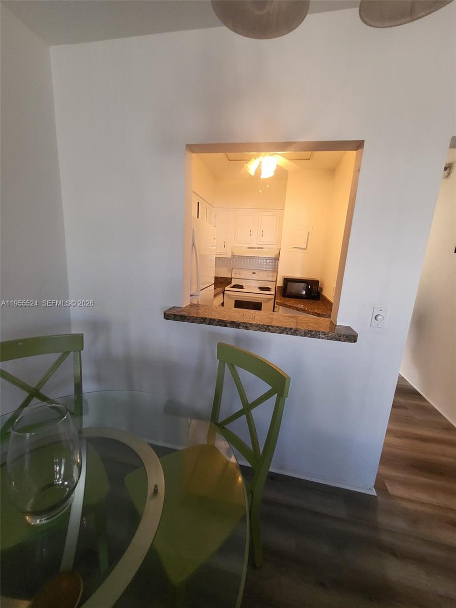 PASADENA GARDEN APARTMENT - Residential