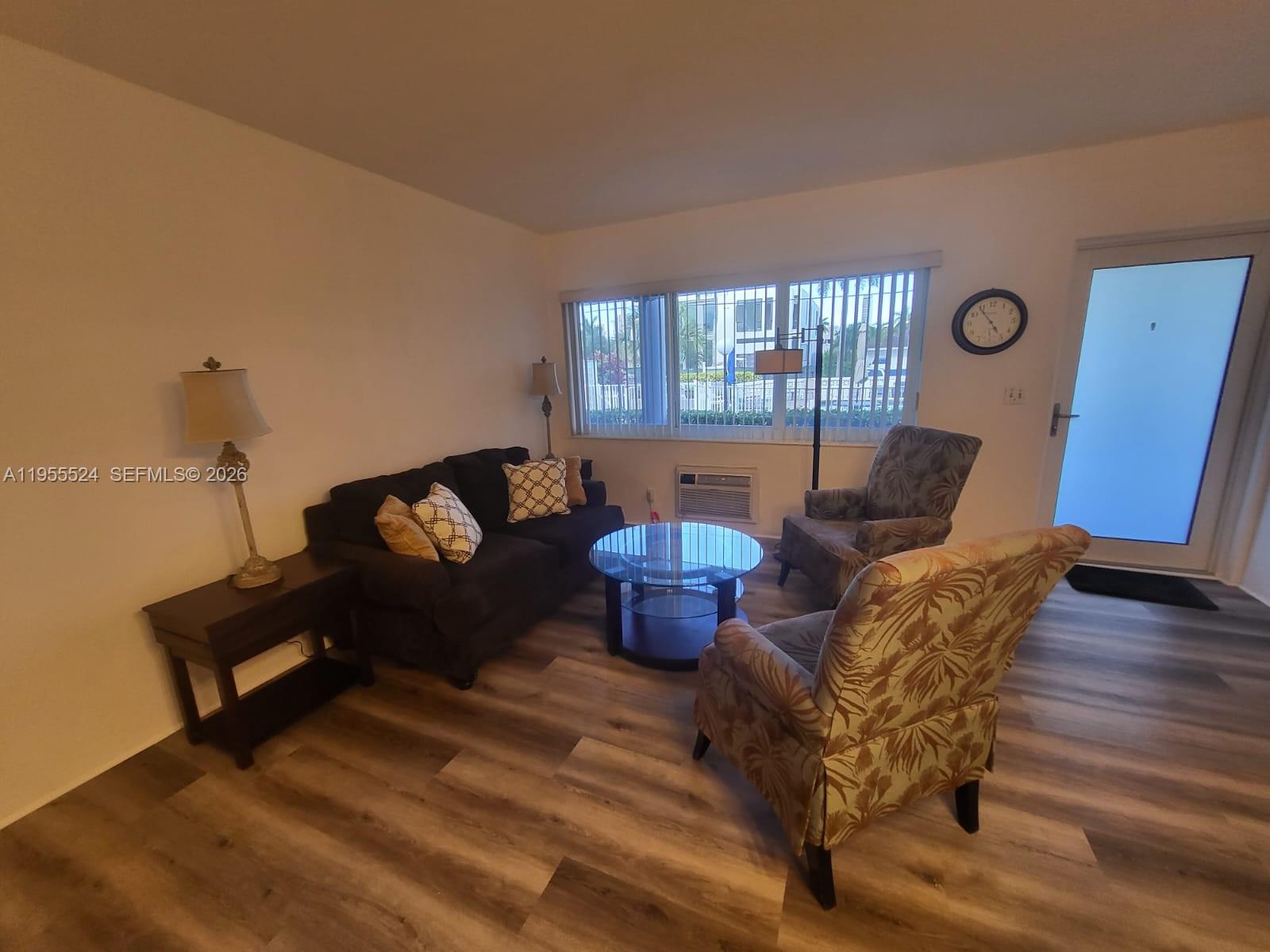 PASADENA GARDEN APARTMENT - Residential