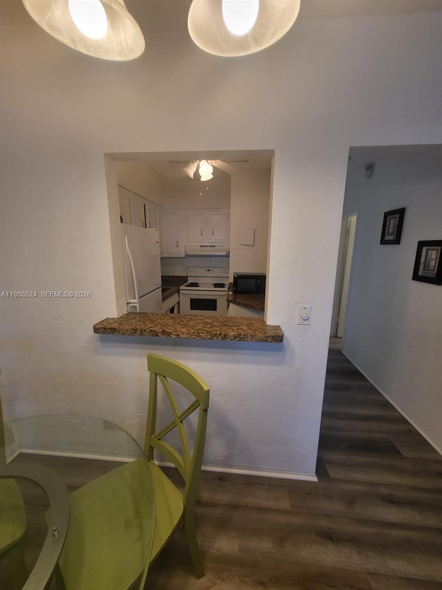 PASADENA GARDEN APARTMENT - Residential