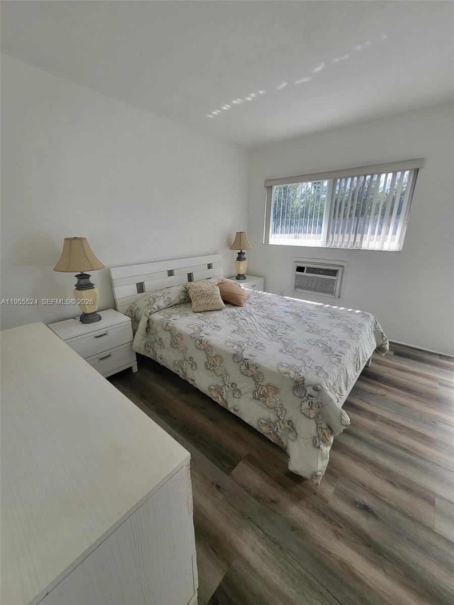 PASADENA GARDEN APARTMENT - Residential