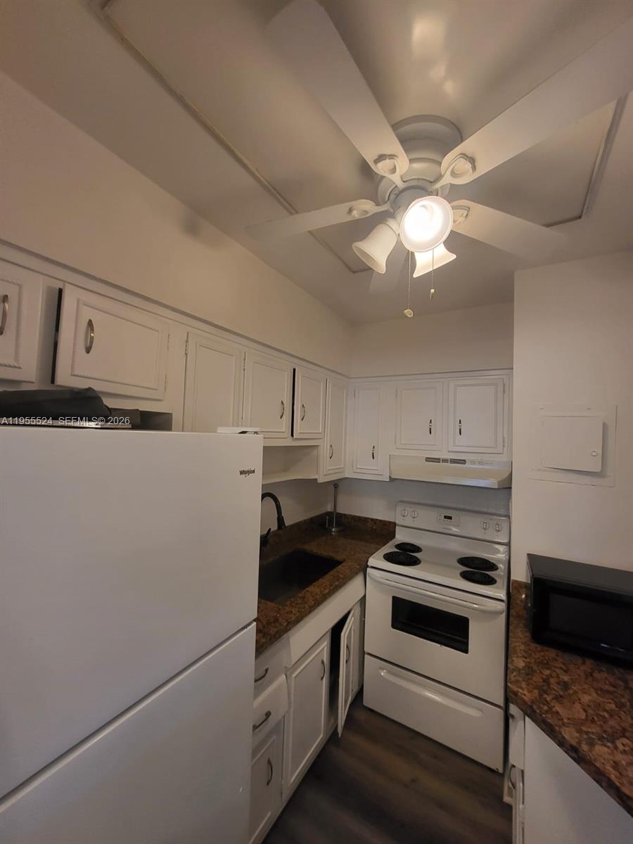 PASADENA GARDEN APARTMENT - Residential