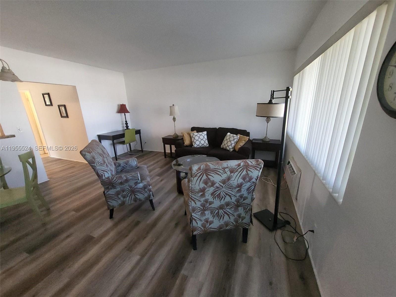 PASADENA GARDEN APARTMENT - Residential