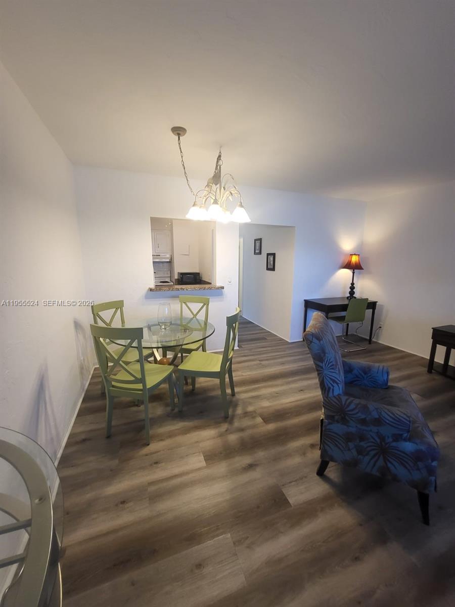 PASADENA GARDEN APARTMENT - Residential
