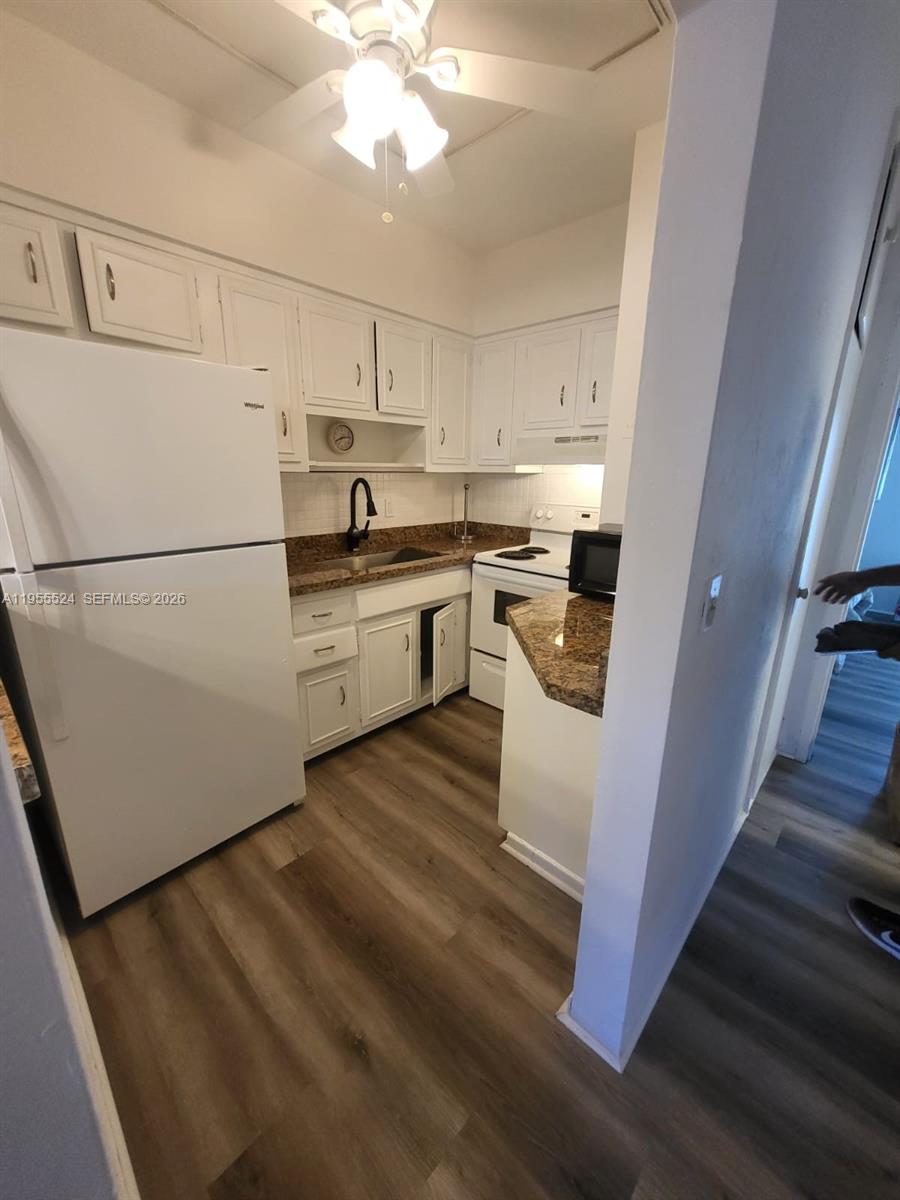PASADENA GARDEN APARTMENT - Residential