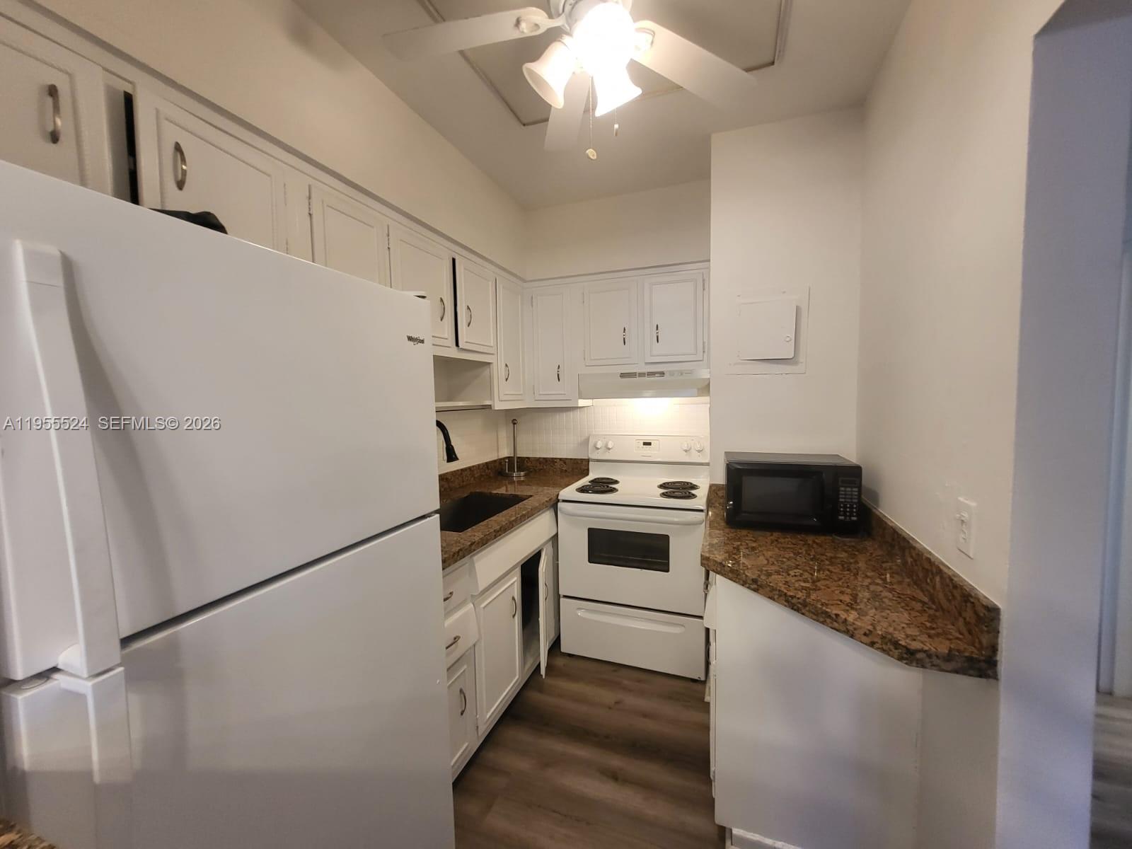 PASADENA GARDEN APARTMENT - Residential