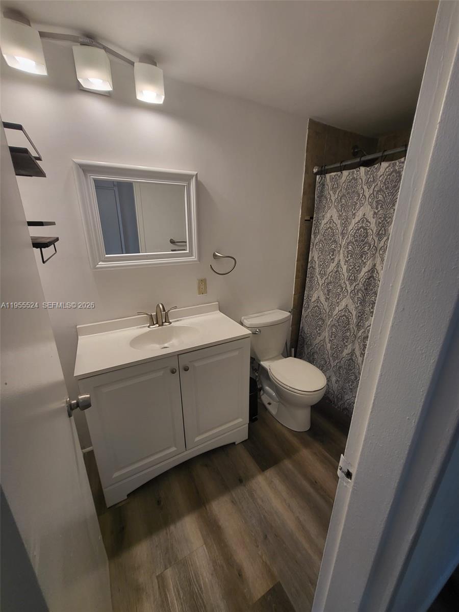 PASADENA GARDEN APARTMENT - Residential
