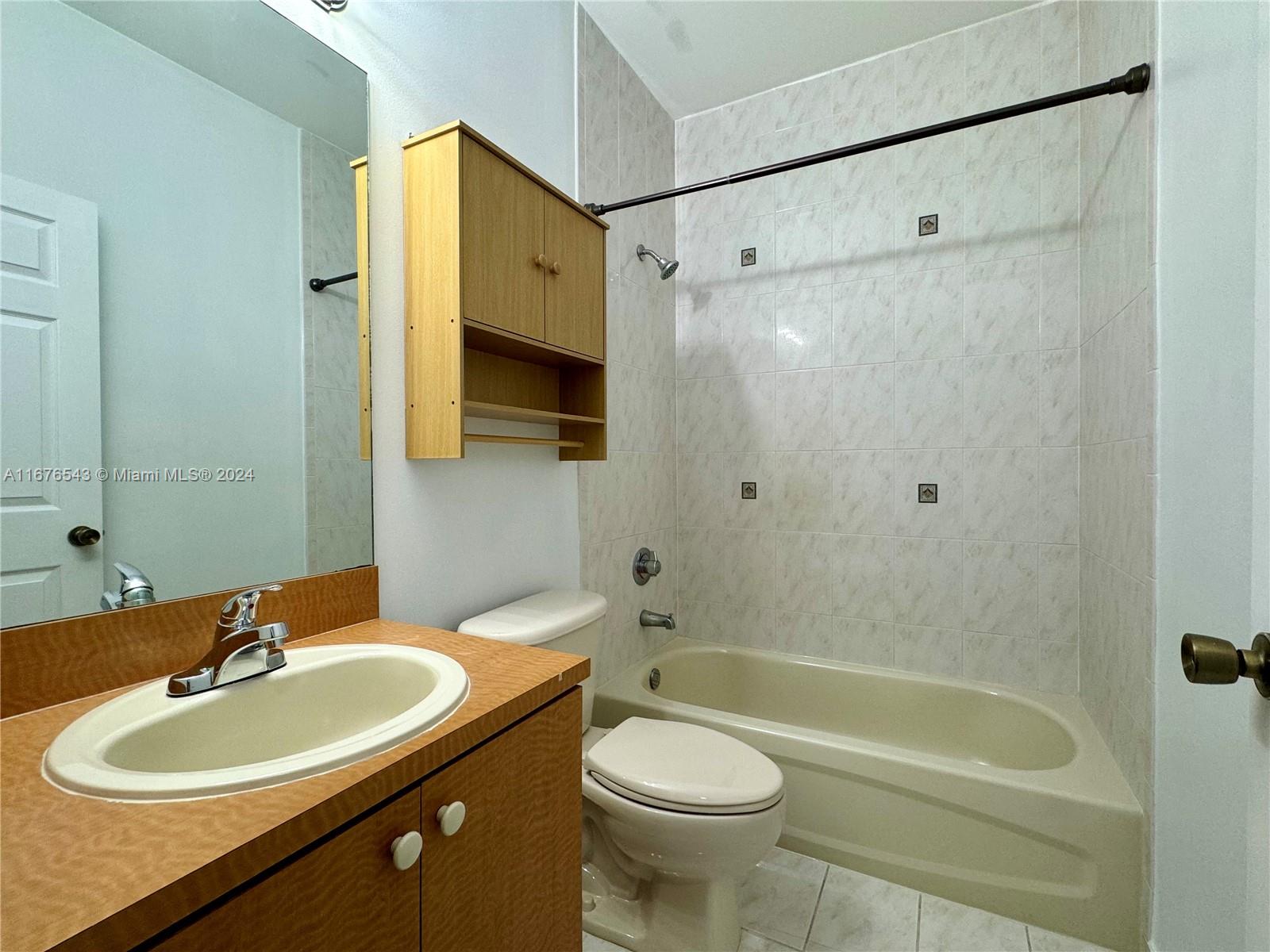 EGRET LAKES ESTATES SEC 4 - Residential Lease