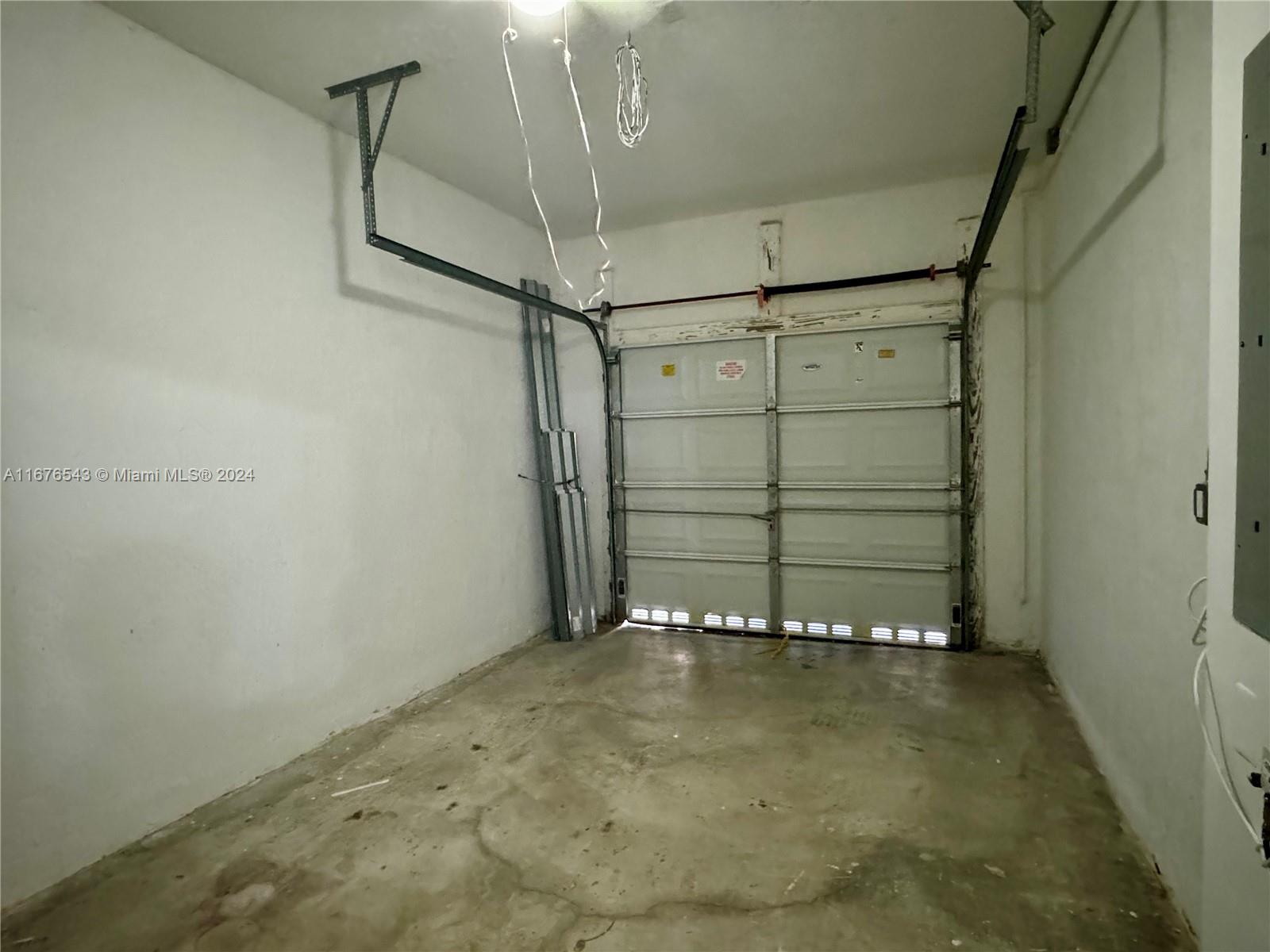 EGRET LAKES ESTATES SEC 4 - Residential Lease