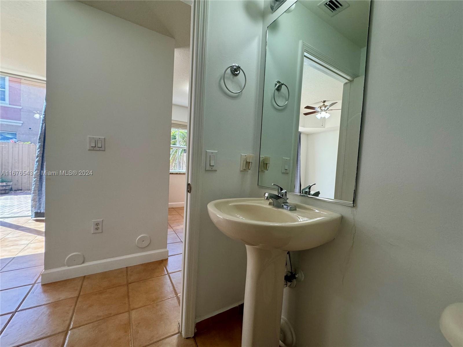 EGRET LAKES ESTATES SEC 4 - Residential Lease