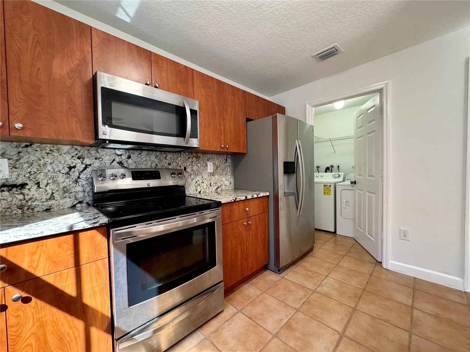 EGRET LAKES ESTATES SEC 4 - Residential Lease