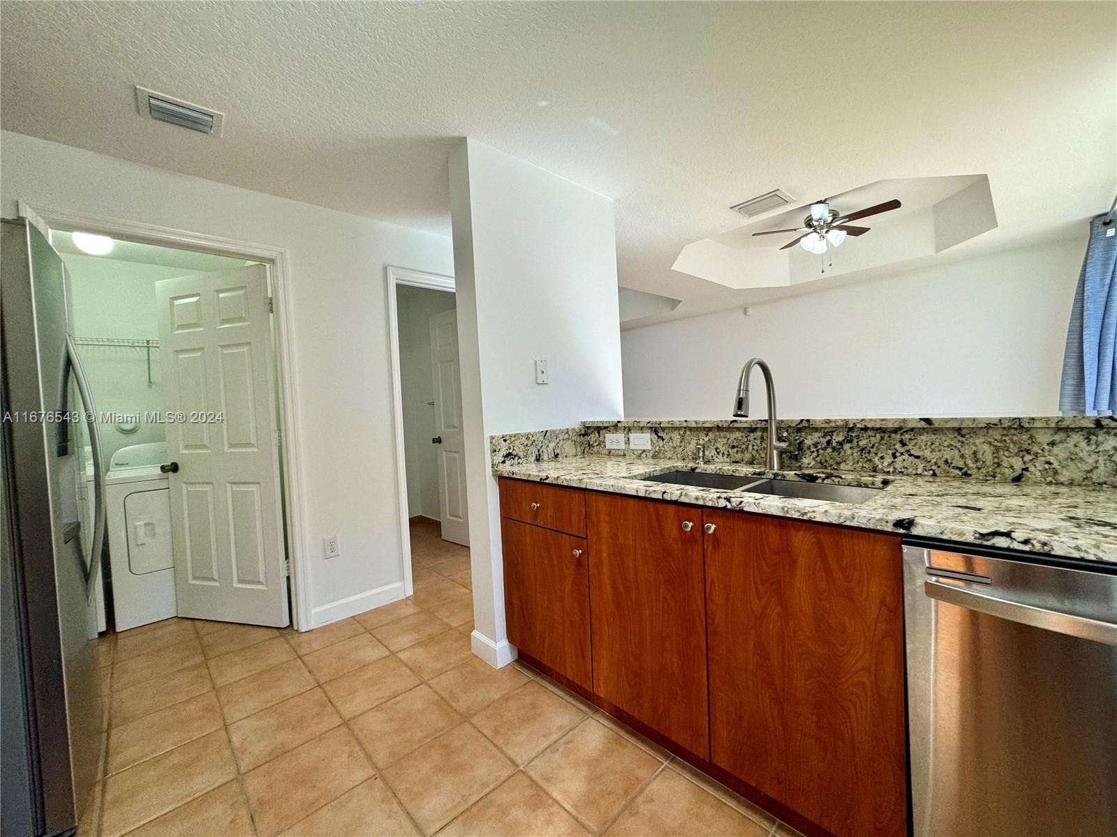 EGRET LAKES ESTATES SEC 4 - Residential Lease
