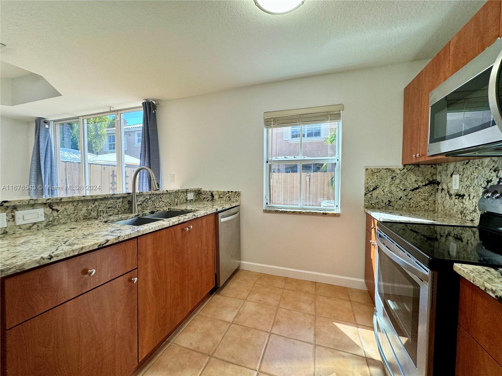 EGRET LAKES ESTATES SEC 4 - Residential Lease