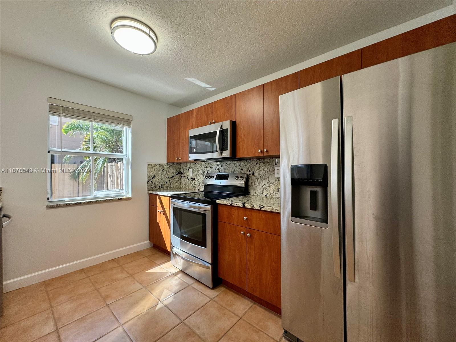 EGRET LAKES ESTATES SEC 4 - Residential Lease