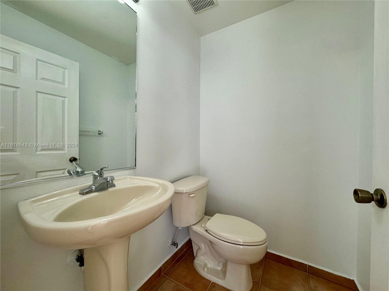 EGRET LAKES ESTATES SEC 4 - Residential Lease