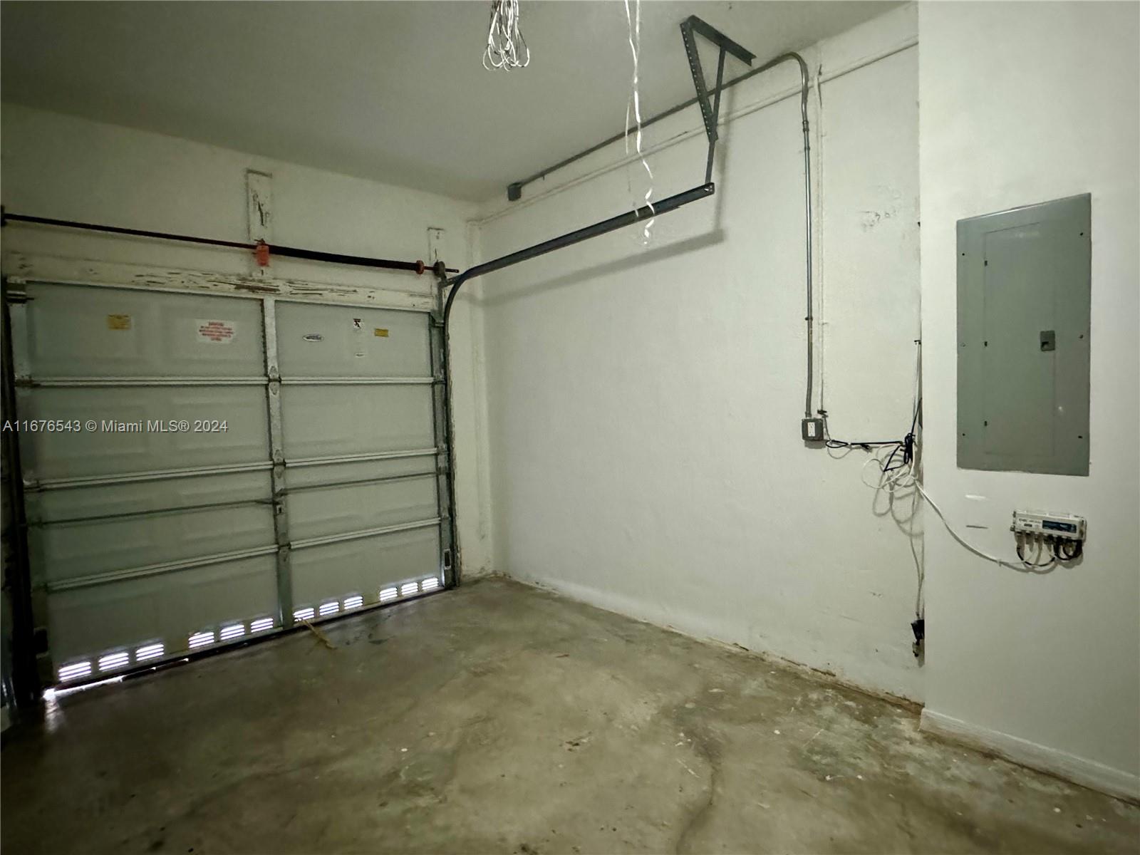EGRET LAKES ESTATES SEC 4 - Residential Lease