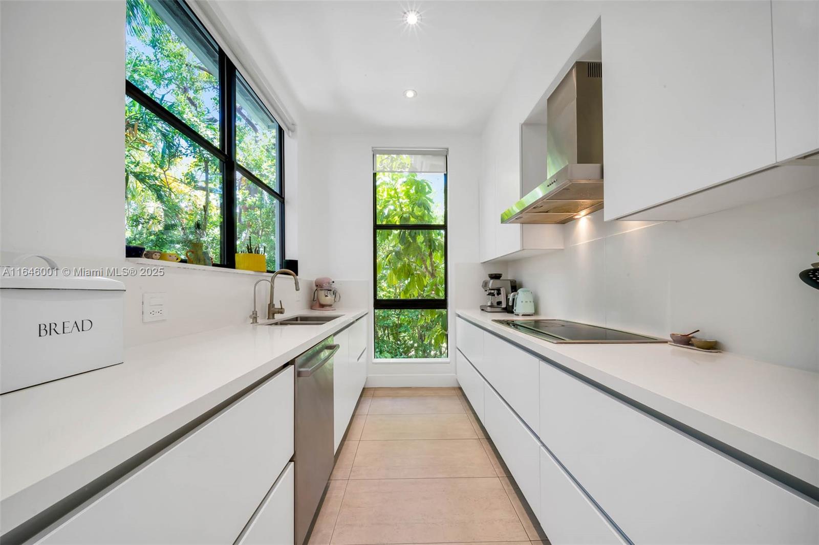 TROPICAL ISLE HOMES SUB - Residential
