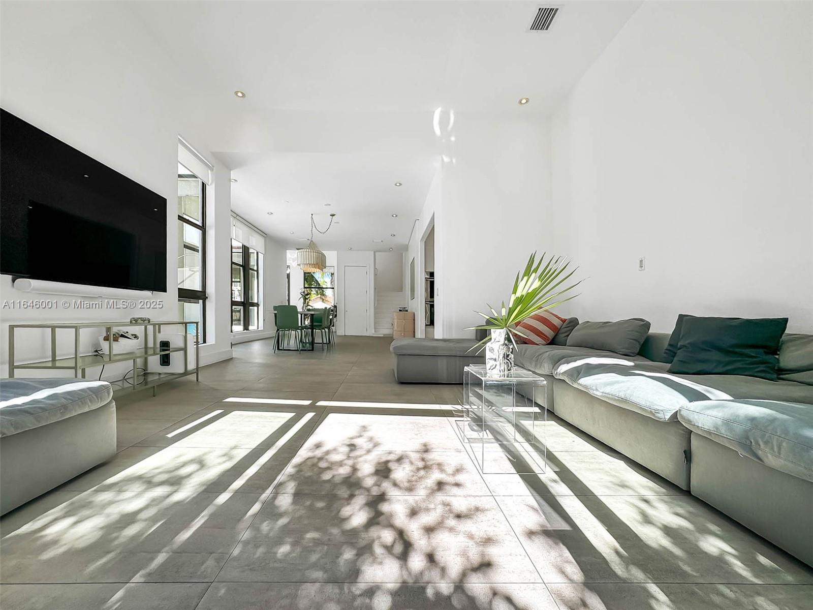 TROPICAL ISLE HOMES SUB - Residential