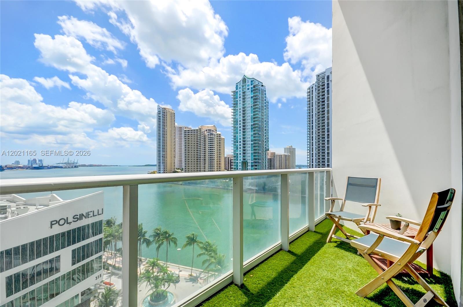 Modern 1BR/2B LOFT residence at MET 1, featuring dramatic double-height ceilings, floor-to ceiling glass, and southeast exposure with beatiful bay and city views.
this two story unit offers 902SF of living space with open-concept layout, tile flooring, stainless steel appliances, granite countertops, in unit washer and dryer, and a private balcony. LOCATED IN THE HEART OF DOWNTOWN MIAMI, residents enjoy resort-style amenities including pool, spa, fitness center, sauna and valet, 24 hour security, all within distance to Bayfront park, Whole Foods, Brickell, dinning, shopping and entertaiment.
